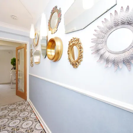Forget-me-not House 3 Bed In Centre - Free Parking *