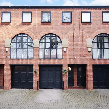 Forget-me-not House 3 Bed In Centre - Free Parking *