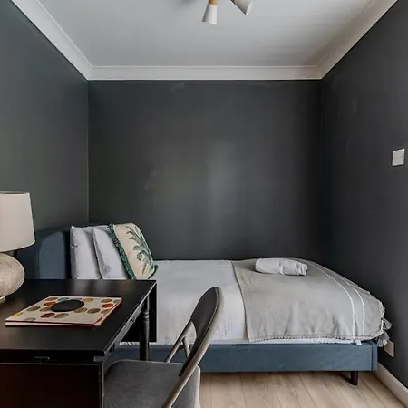 Forget-me-not House 3 Bed In Centre - Free Parking *